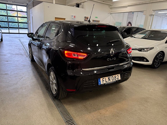 Renault Clio 16 of 22