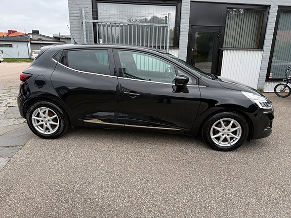 Renault Clio 10 of 22