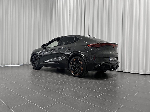 Cupra Tavascan 3 of 17