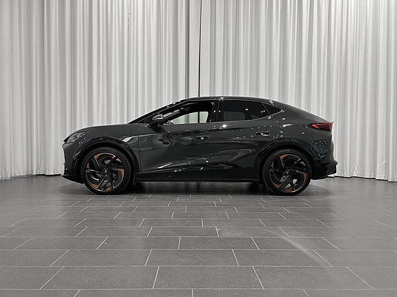 Cupra Tavascan 2 of 17