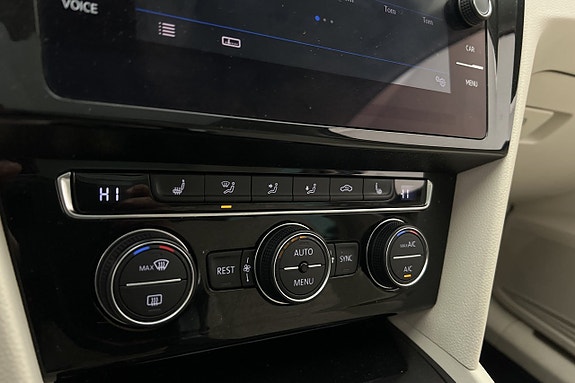 Volkswagen Passat Alltrack 22 of 28