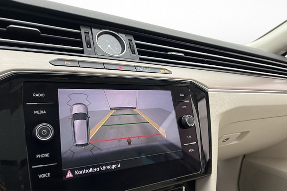 Volkswagen Passat Alltrack 19 of 28