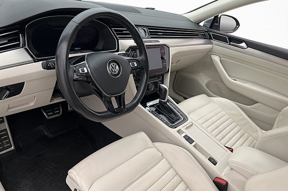 Volkswagen Passat Alltrack 13 of 28