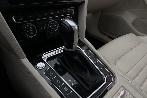 Volkswagen Passat Alltrack 23 of 28