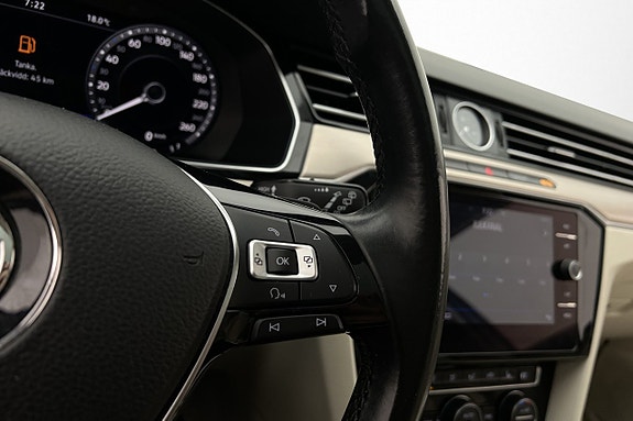 Volkswagen Passat Alltrack 18 of 28