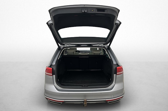 Volkswagen Passat Alltrack 9 of 28