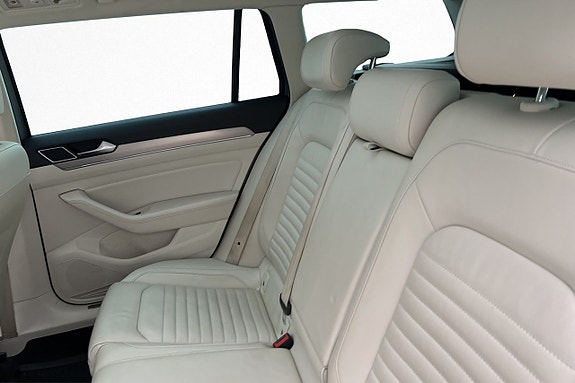 Volkswagen Passat Alltrack 26 of 28