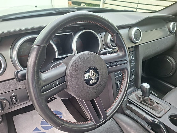 Ford Mustang 6 of 13