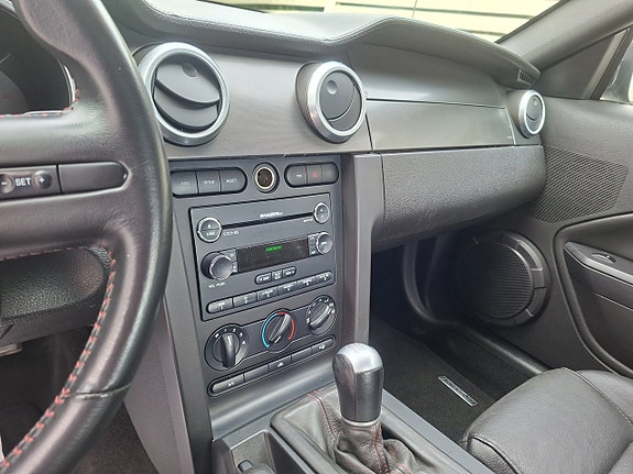Ford Mustang 7 of 13