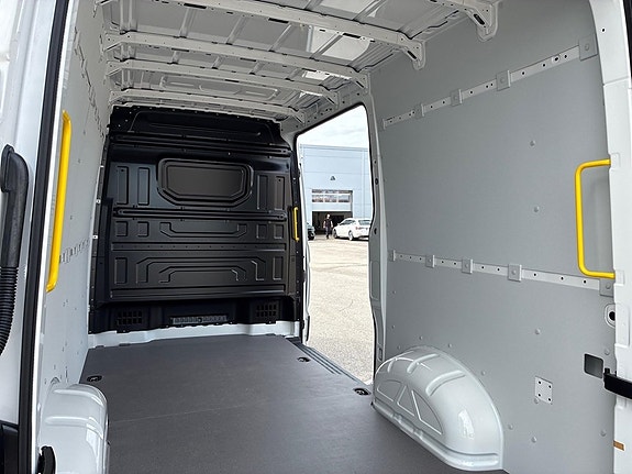 Volkswagen Crafter 15 of 21