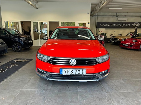 Volkswagen Passat Alltrack 2 of 20