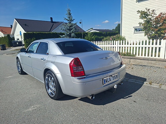 Chrysler 300C 5 of 10