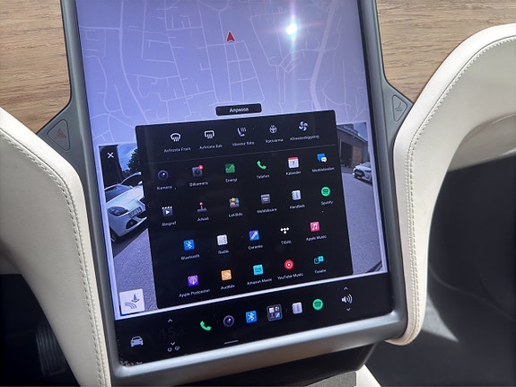 Tesla Model X 15 of 17