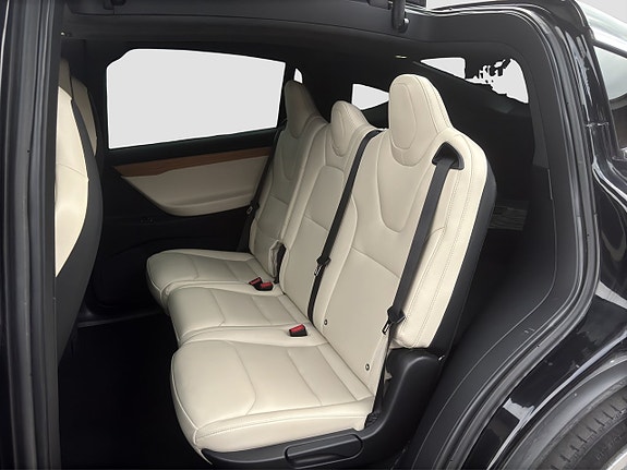 Tesla Model X 11 of 17