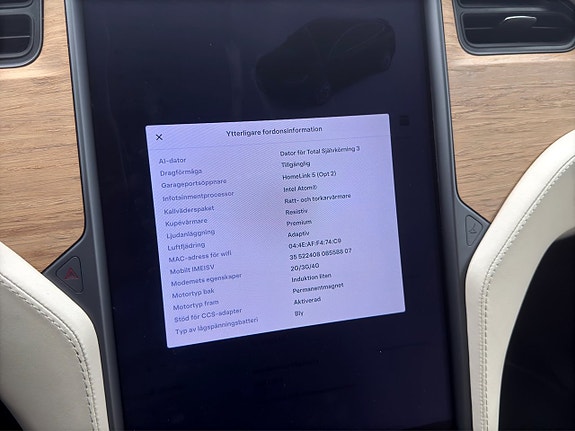 Tesla Model X 13 of 17