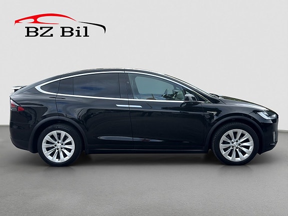 Tesla Model X 6 of 17