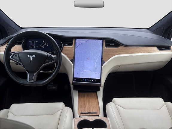 Tesla Model X 9 of 17