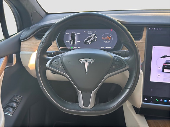 Tesla Model X 10 of 17
