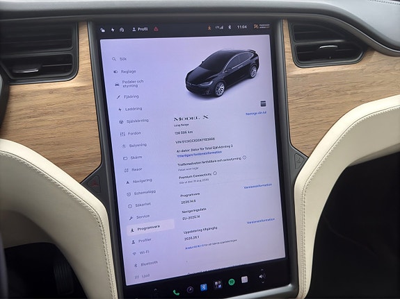 Tesla Model X 14 of 17