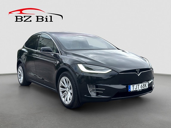 Tesla Model X 7 of 17