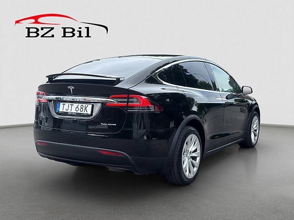Tesla Model X 4 of 17