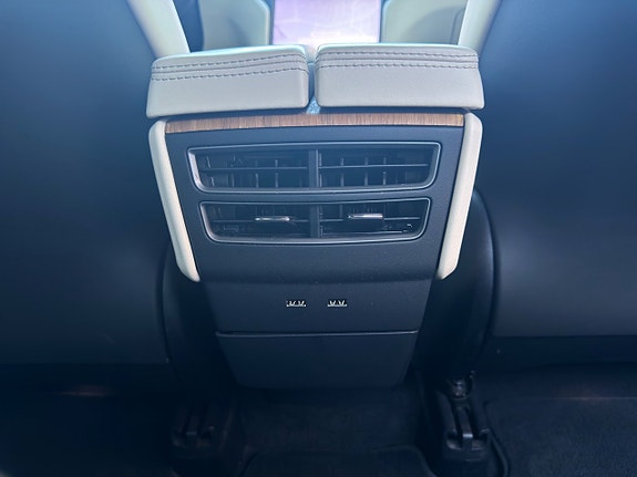 Tesla Model X 17 of 17