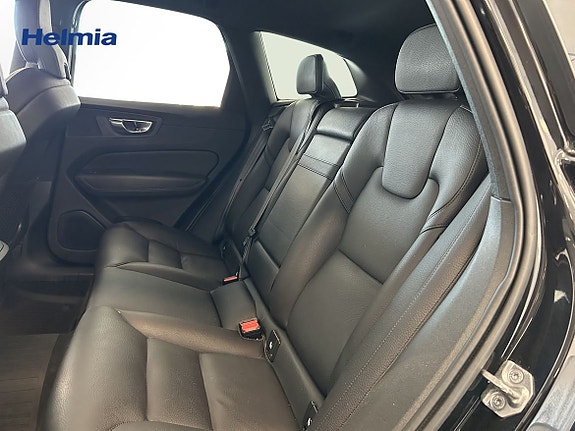 Volvo XC60 8 of 15