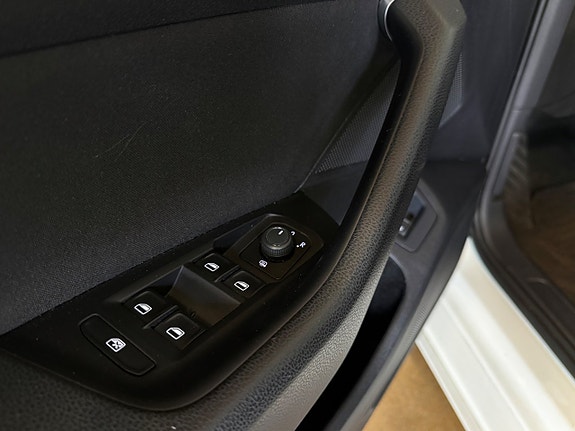 Volkswagen Passat 17 of 19