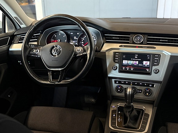 Volkswagen Passat 12 of 19