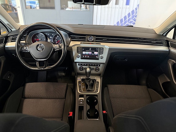 Volkswagen Passat 11 of 19