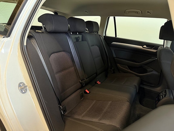 Volkswagen Passat 15 of 19