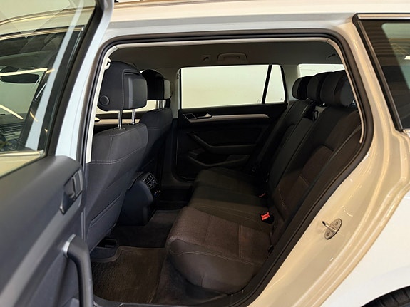Volkswagen Passat 14 of 19
