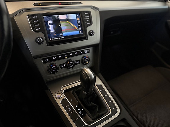 Volkswagen Passat 16 of 19