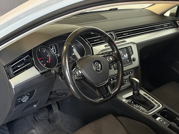 Volkswagen Passat 10 of 19