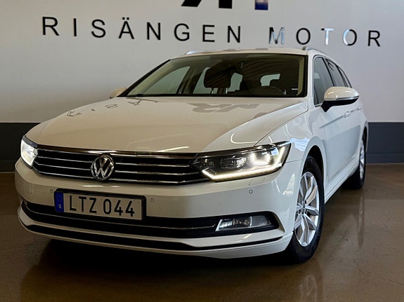 Volkswagen Passat 2 of 19