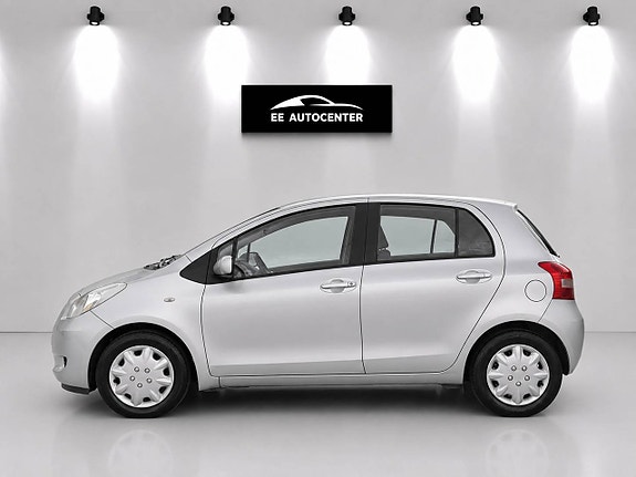 Toyota Yaris 2 of 11