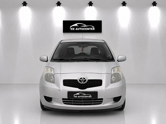 Toyota Yaris 8 of 11
