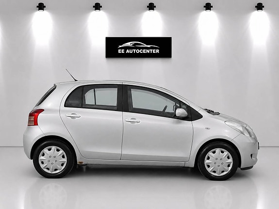 Toyota Yaris 6 of 11