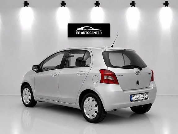 Toyota Yaris 3 of 11