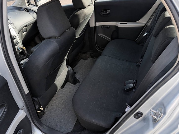 Toyota Yaris 10 of 11