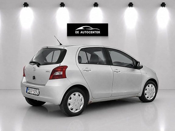 Toyota Yaris 5 of 11