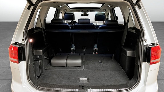 Volkswagen Touran 12 of 12
