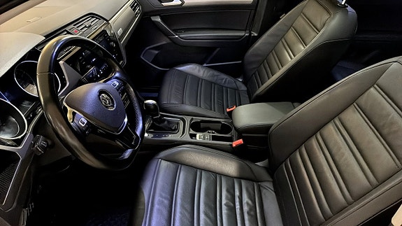 Volkswagen Touran 8 of 12