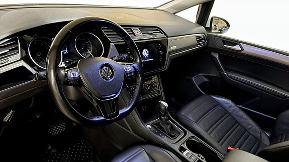 Volkswagen Touran 7 of 12
