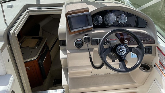 Sea Ray 240 SD Mercruiser 5,0 MPi -06 13 of 21