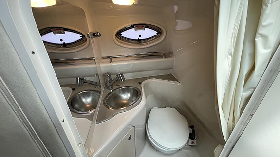 Sea Ray 240 SD Mercruiser 5,0 MPi -06 8 of 21
