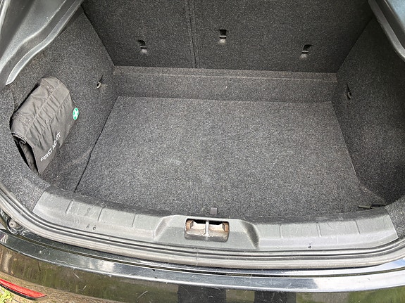 Volvo V40 13 of 15
