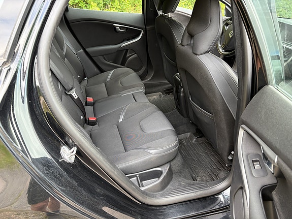 Volvo V40 9 of 15