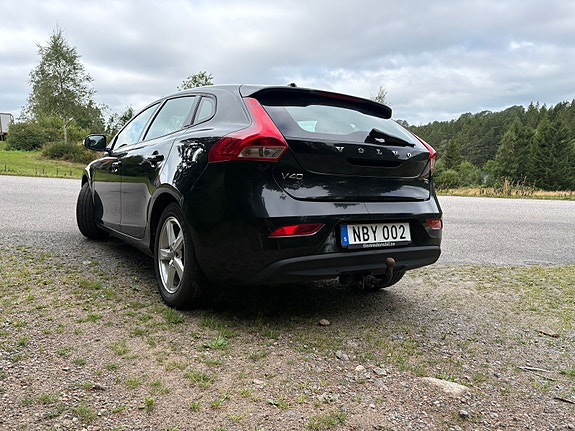 Volvo V40 2 of 15