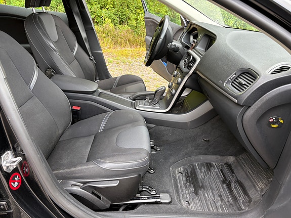 Volvo V40 12 of 15